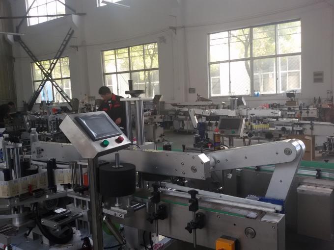 350 ml: n itseliimautuva tarrankuorintakone pyöreälle injektiopullolle 1,5 kW