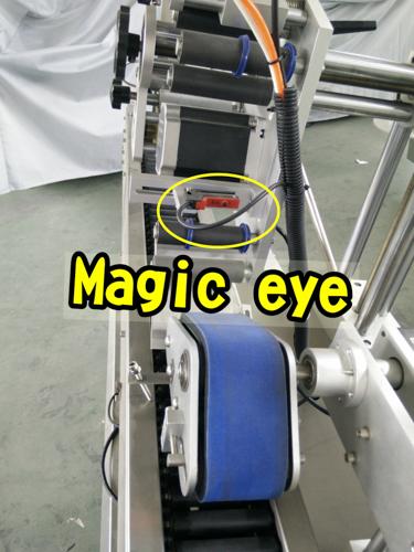 Nopea Delta-servomerkintäkoneen kuljettajan injektiopullon etiketöintikone pienille pyöreille pulloille