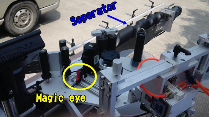 Adhesive nail polish Label Applicator Machine 220V 1.5HP 50 / 60HZ pyöreille pulloille