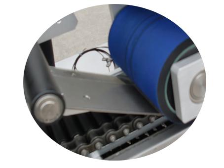 Paperiputkien etiketöintikone 500 rullan kerroksen itsekiinnittyvä kangas tarraetiketti