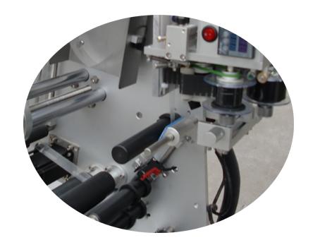 10 ml pieni pullon etiketöintikone, jossa sertifikaatti kaksikerroksinen tarratarra