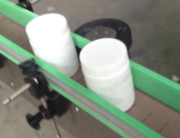 Pyöreä pullon etiketöintikone, pullotus- ja etiketöintikone hienonnetulle sokeripurkille