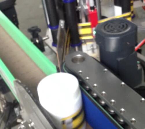 Pyöreä pullon etiketöintikone, pullotus- ja etiketöintikone hienonnetulle sokeripurkille