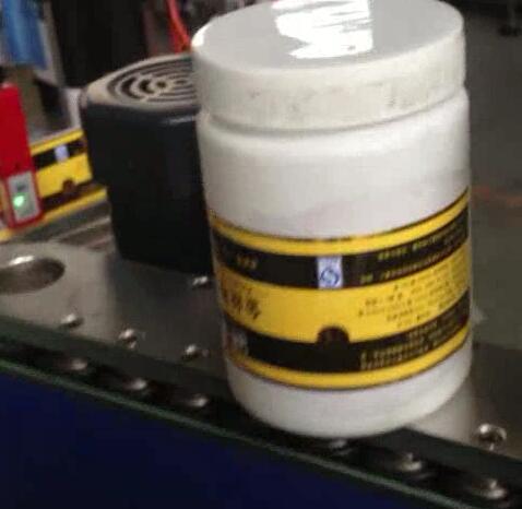 Pyöreä pullon etiketöintikone, pullotus- ja etiketöintikone hienonnetulle sokeripurkille