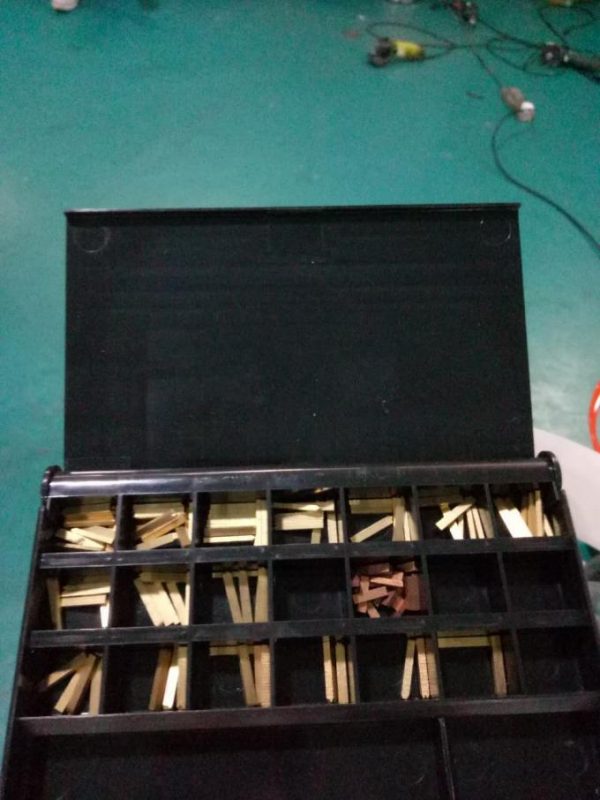 Label Automatic Doubel Side Sticker Labeling Machine, jossa on hakulaite ja koodauskone