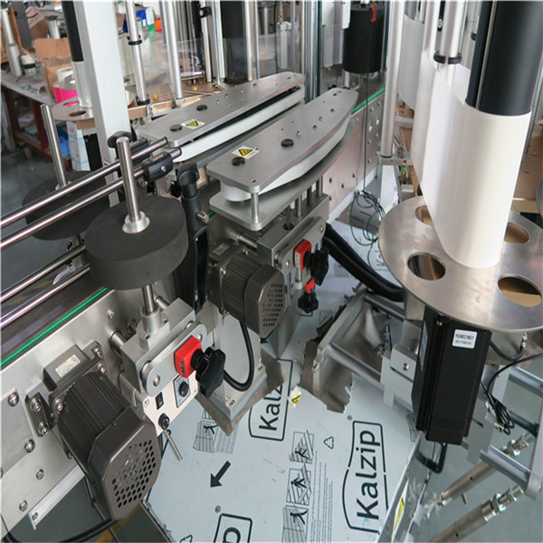 Täysautomaattinen neliömäisten pullojen etiketöintikone 4000-8000 B / H-kapasiteetti