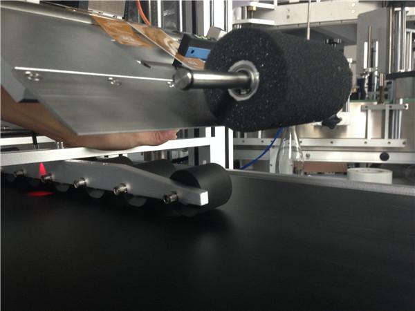 PLC-kosketusnäytön automaattinen tarrojen etiketöintikone Comestic-naamio / pahvinaamio