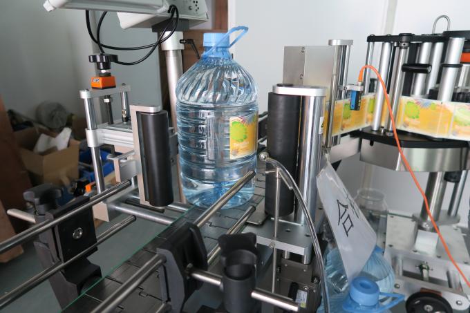 5L juomaveden pyöreän pullon tarrojen etiketöintikone, itsekiinnittyvä etikettikone