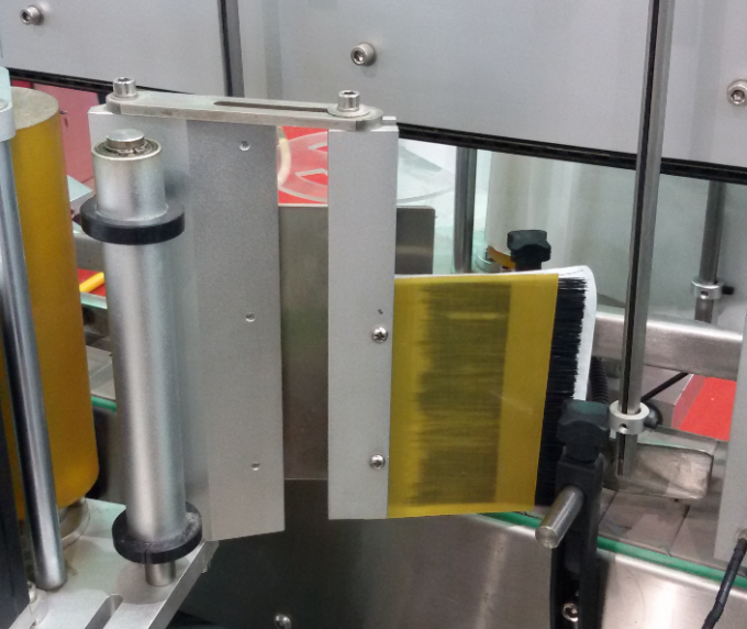 ylöspuristusmekanismin yläpullojen automaattinen pullojen etikettikone, jolla on CE-sertifikaatti