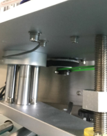 ylöspuristusmekanismin yläpullojen automaattinen pullojen etikettikone, jolla on CE-sertifikaatti