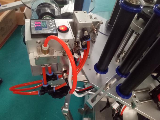 Räätälöity kolmen tai kahden sivun tarrojen etiketöintikone koodauskoneella