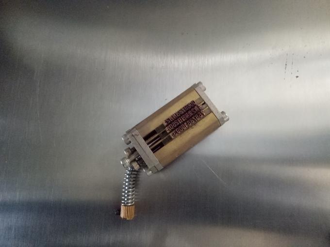 Räätälöity kolmen tai kahden sivun tarrojen etiketöintikone koodauskoneella