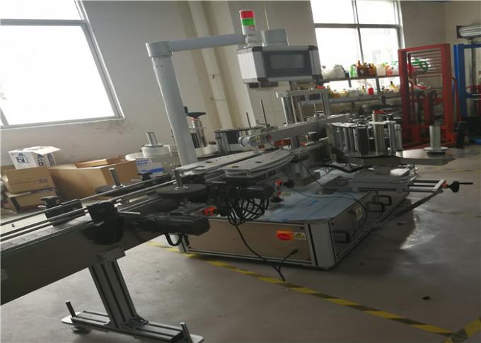 Itsekiinnittyvä tarrojen etiketöintikone kemiallisille, vesimuovisille pullotikkuille 3 tarraa