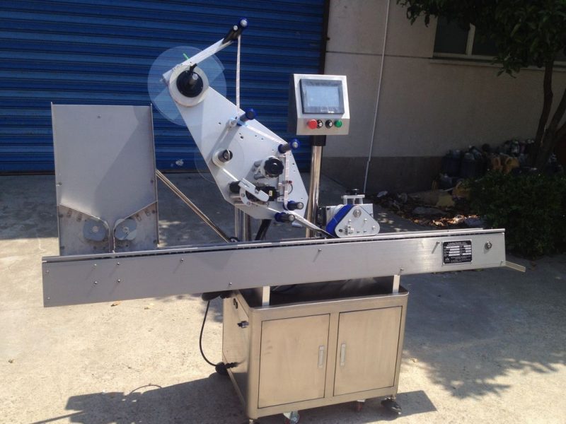 Kiina räätälöity automaattinen injektiopullojen etiketöintikone pienille penisilliinipullojen etikettitarrojen toimittajille