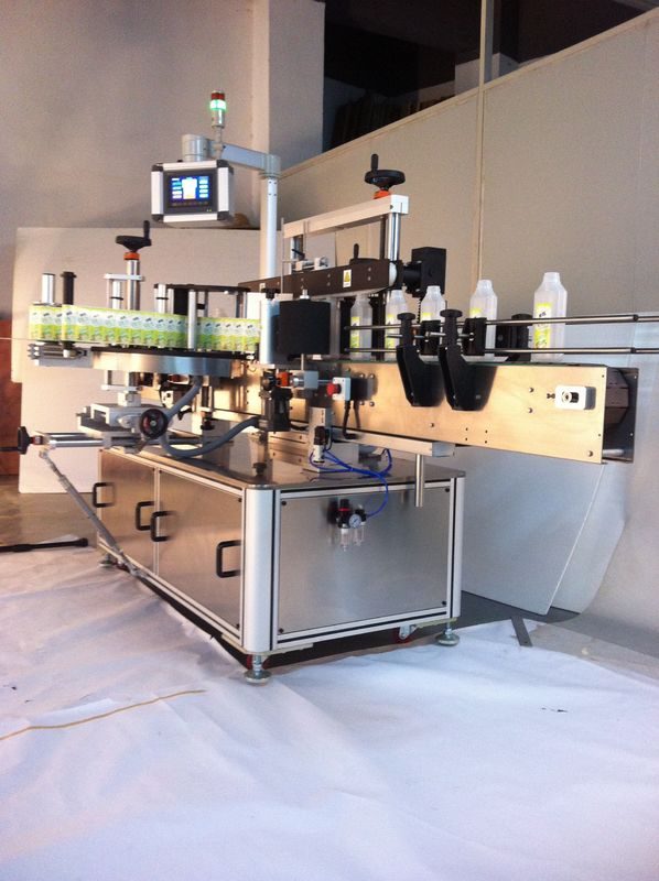 Kiina Juomat neliöpullojen etiketöintikoneen kaksipuolinen tarratarratoimittaja